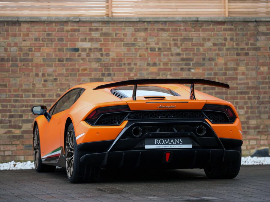  Lamborghini Huracan Performante (LB724) 2017 года  (UK) (фото 5 из 24)